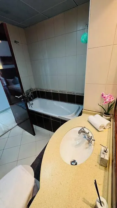 Elegant 2Br Apartment In The Heart Of Marina Dubai