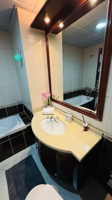 Elegant 2Br Apartment In The Heart Of Marina Dubai